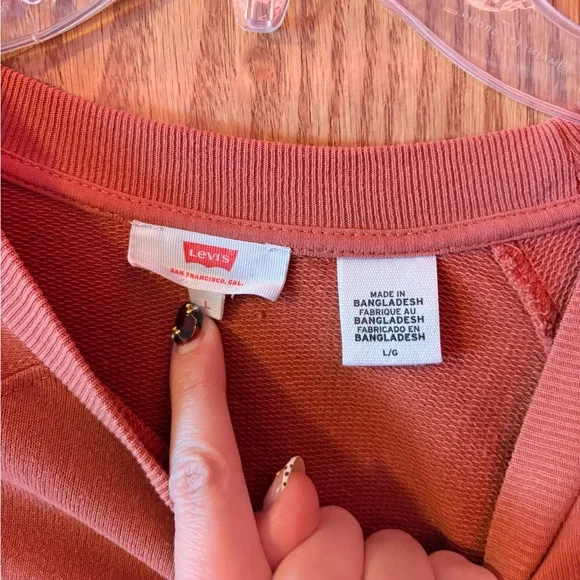 Levi's Coral Orange Crewneck - Picture 2 of 2